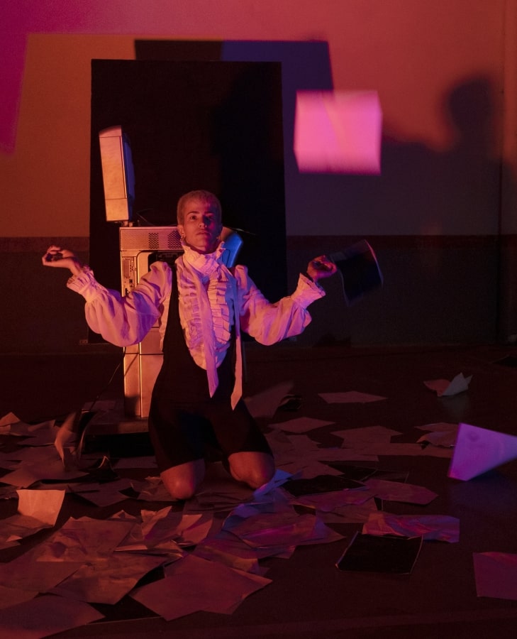 Performer playing with a printer in theatre show Omnia Vanitas